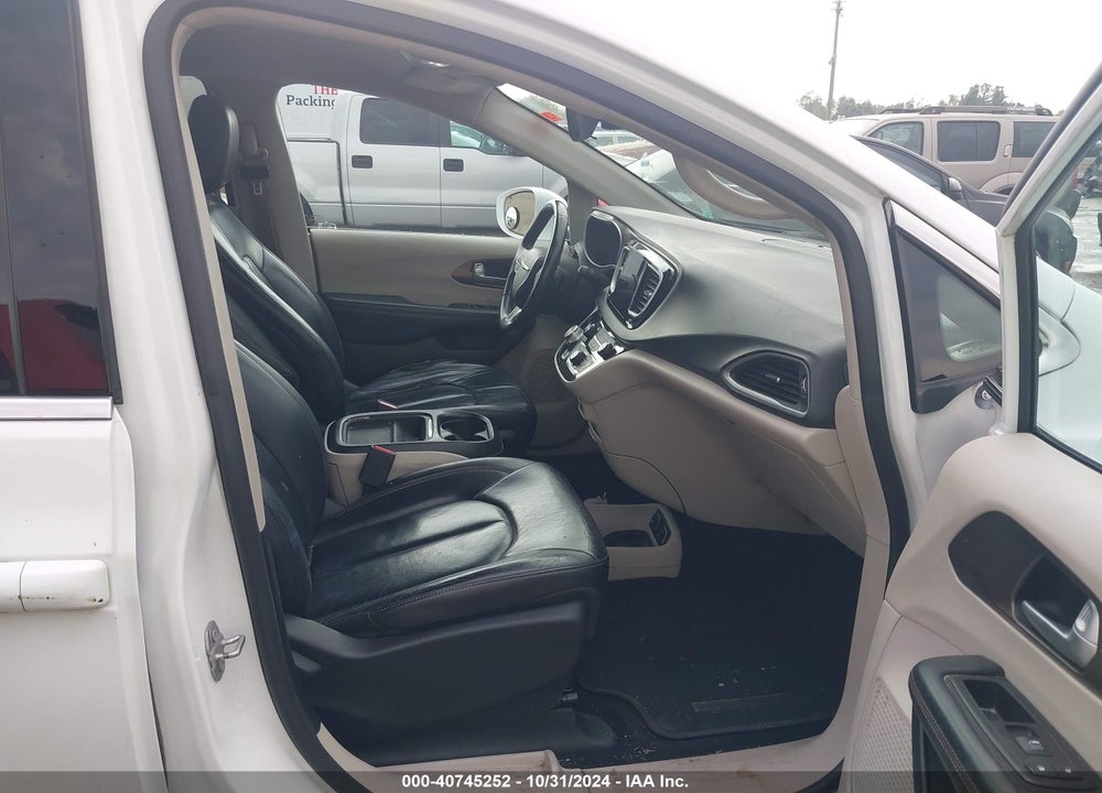 2017 CHRYSLER PACIFICA TOURING L VIN: 2C4RC1BG8HR603181
