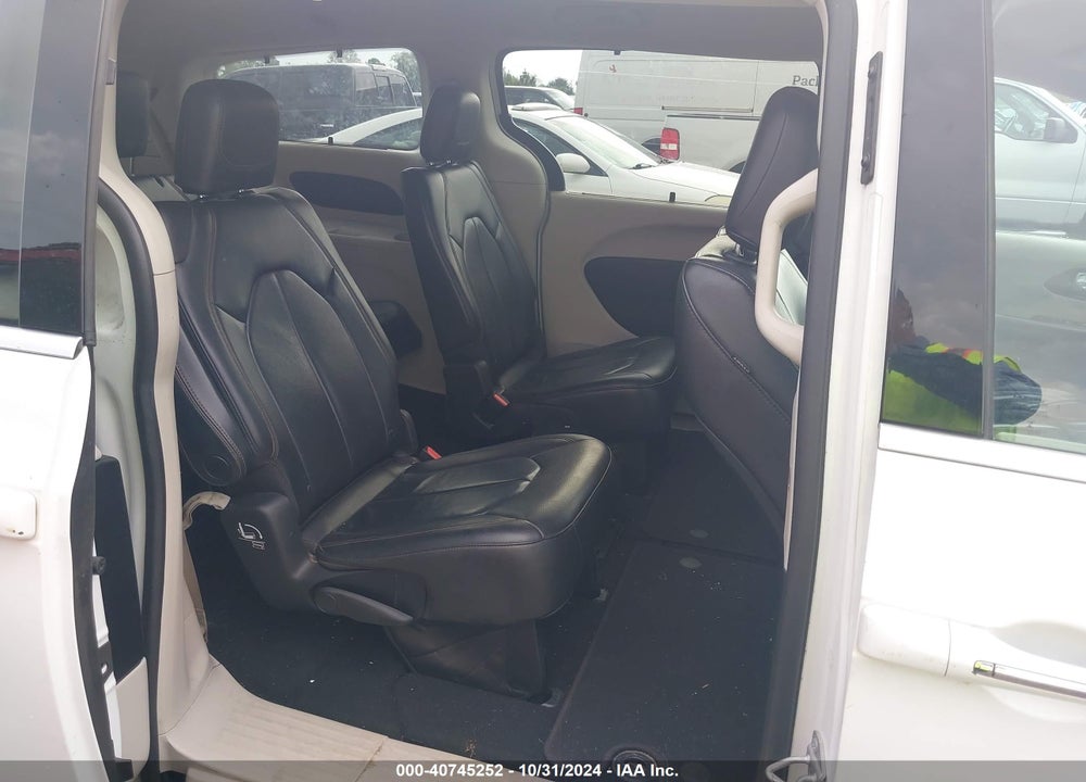 2017 CHRYSLER PACIFICA TOURING L VIN: 2C4RC1BG8HR603181
