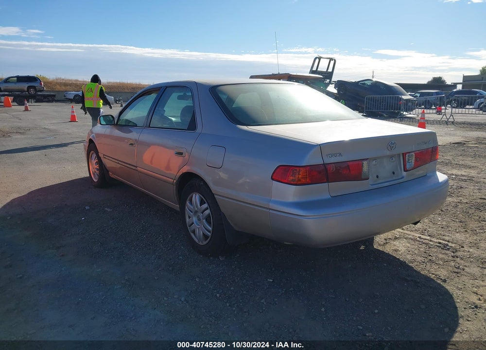2001 TOYOTA CAMRY LE VIN: 4T1BG22KX1U067810