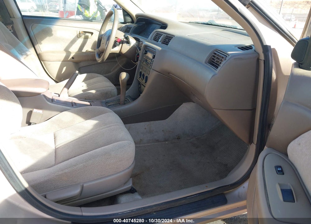2001 TOYOTA CAMRY LE VIN: 4T1BG22KX1U067810