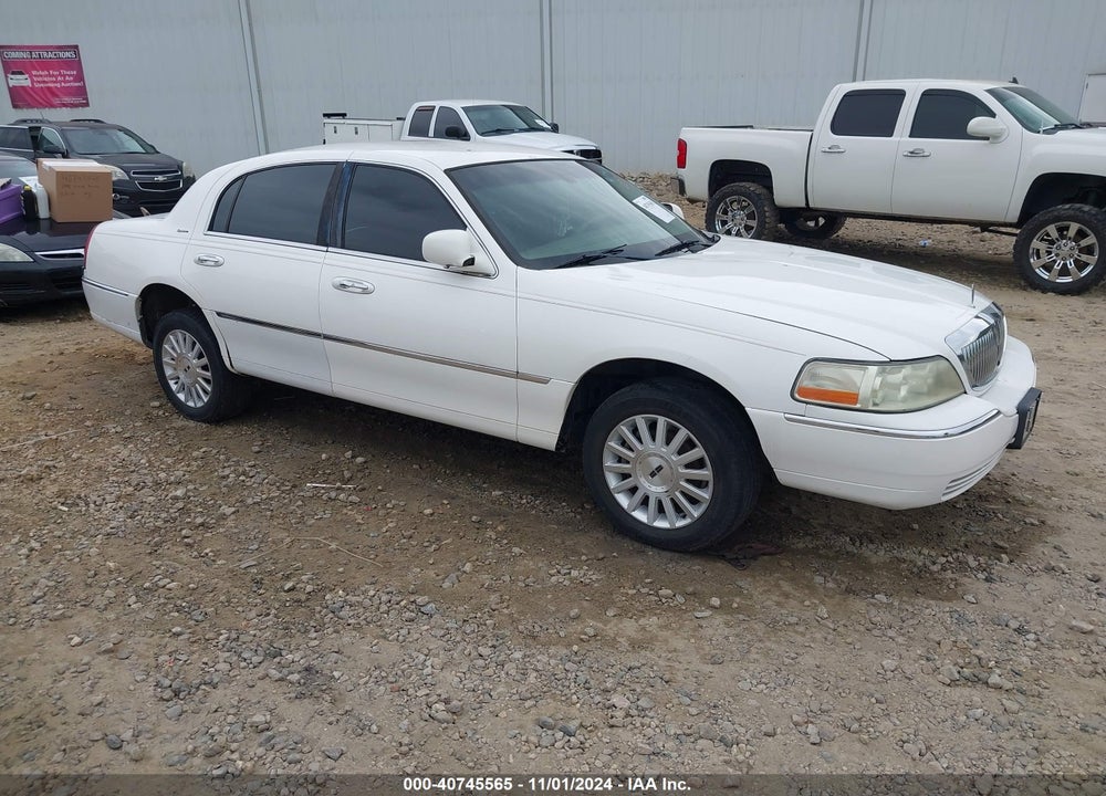 2004 LINCOLN TOWN CAR SIGNATURE VIN: 1LNHM81W24Y667499