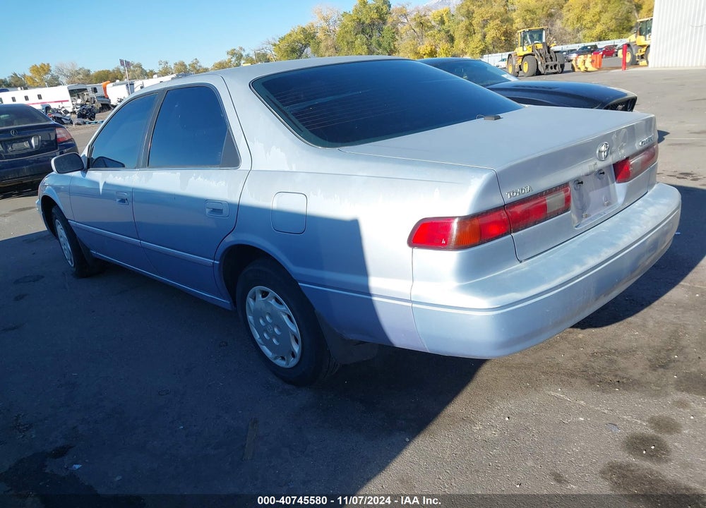 1998 TOYOTA CAMRY LE VIN: JT2BG22K7W0109619