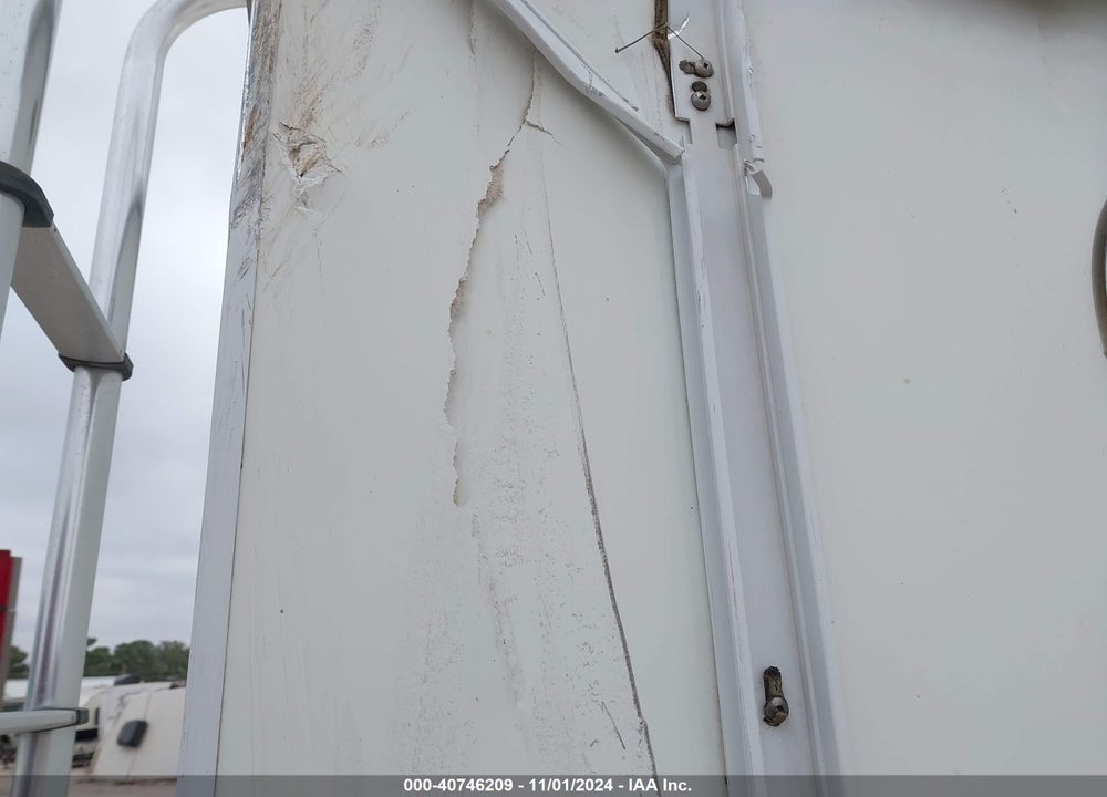 2014 LANCE CAMPER VIN: 56YTT182XEL315071