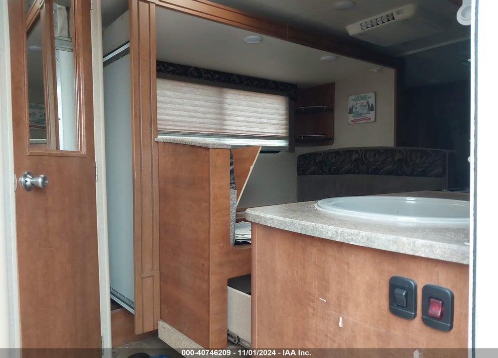 2014 LANCE CAMPER VIN: 56YTT182XEL315071
