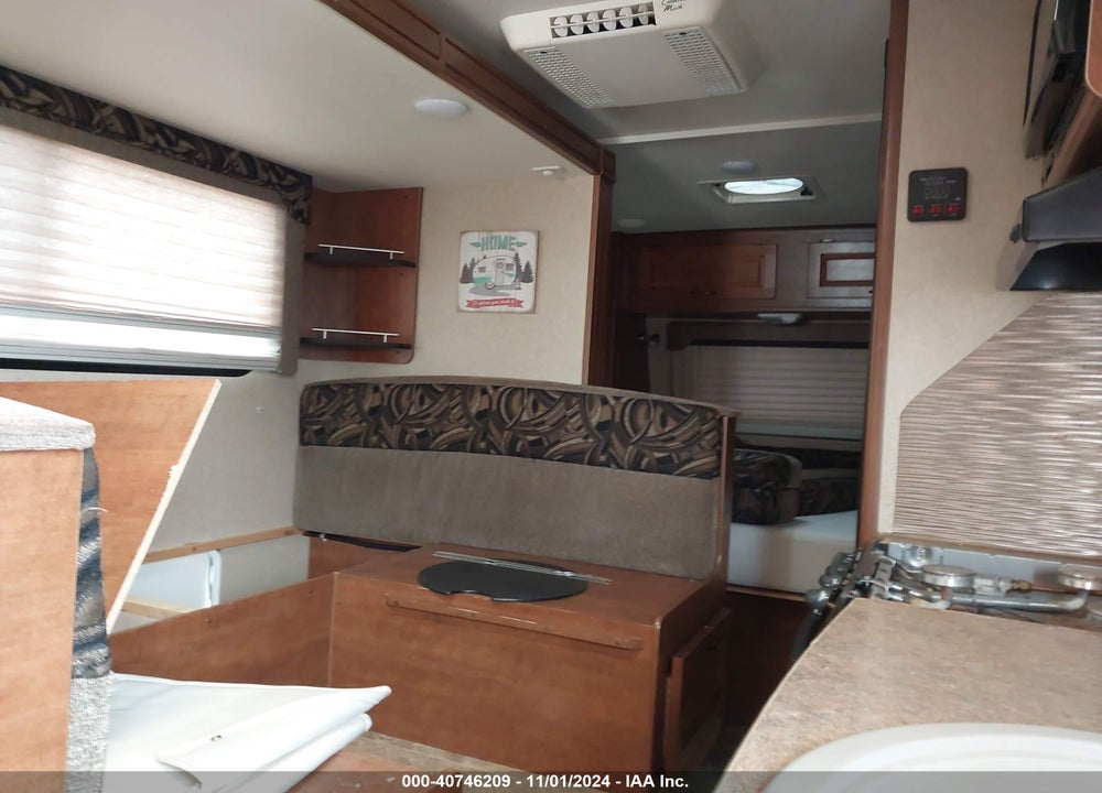 2014 LANCE CAMPER VIN: 56YTT182XEL315071