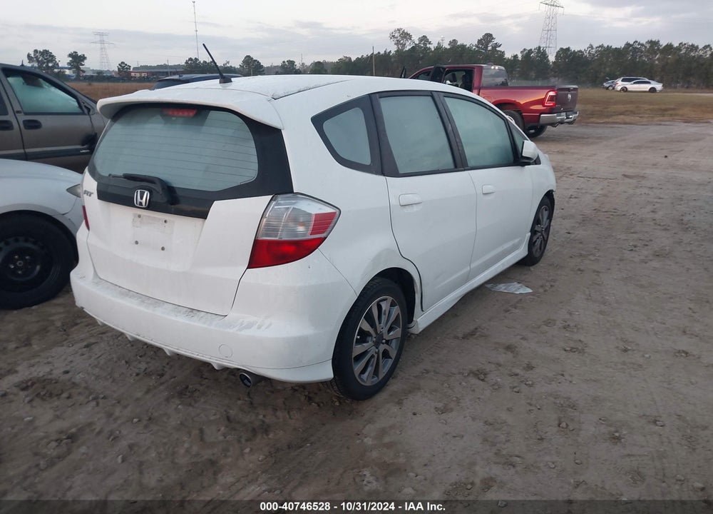 2013 HONDA FIT SPORT VIN: JHMGE8H60DC022977
