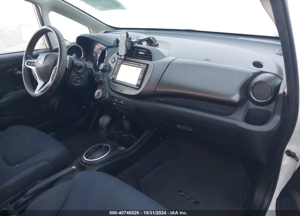 2013 HONDA FIT SPORT VIN: JHMGE8H60DC022977
