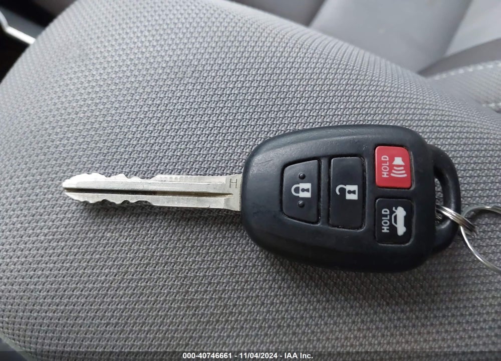 2018 TOYOTA COROLLA LE VIN: 5YFBURHE8JP805804