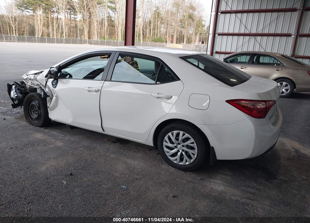 2018 TOYOTA COROLLA LE VIN: 5YFBURHE8JP805804