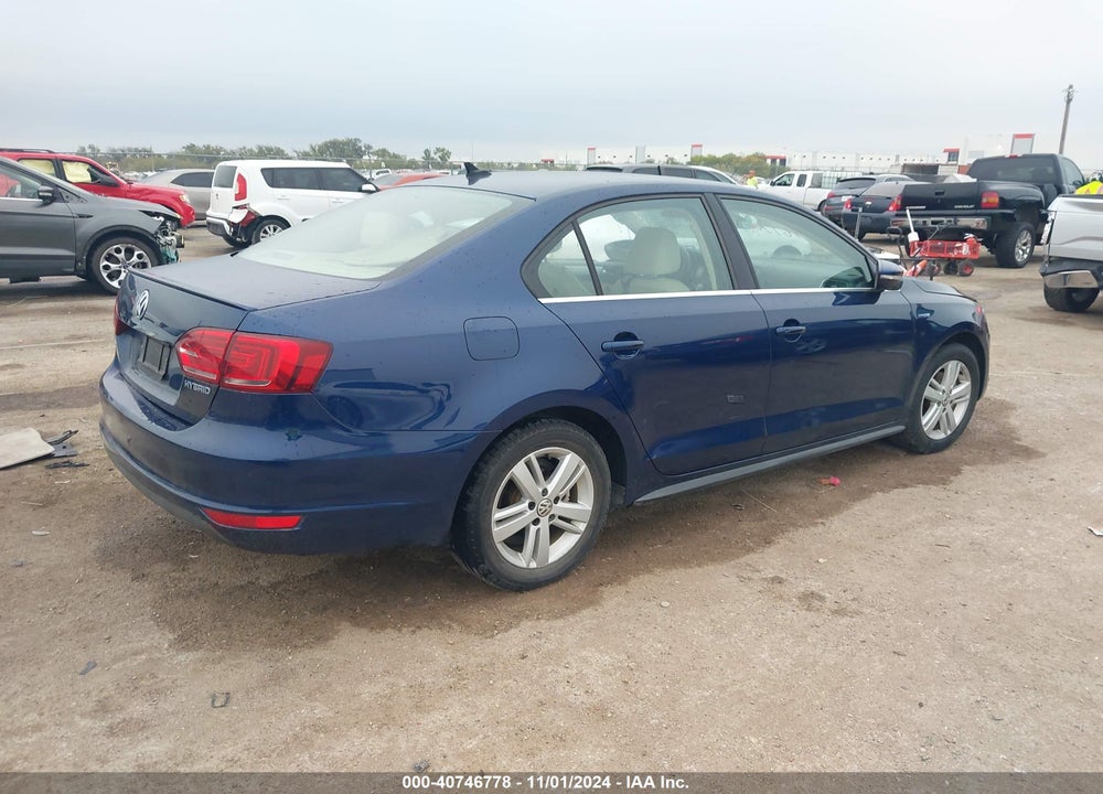 2014 VOLKSWAGEN JETTA HYBRID SEL VIN: 3VW637AJ5EM216770
