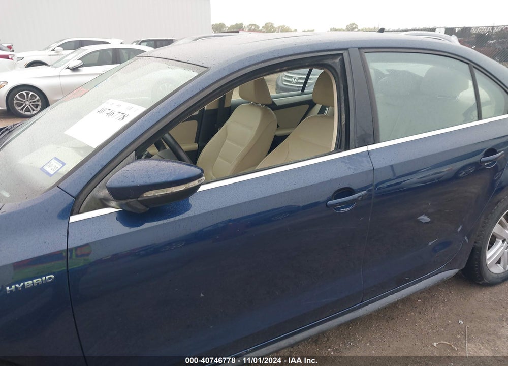 2014 VOLKSWAGEN JETTA HYBRID SEL VIN: 3VW637AJ5EM216770