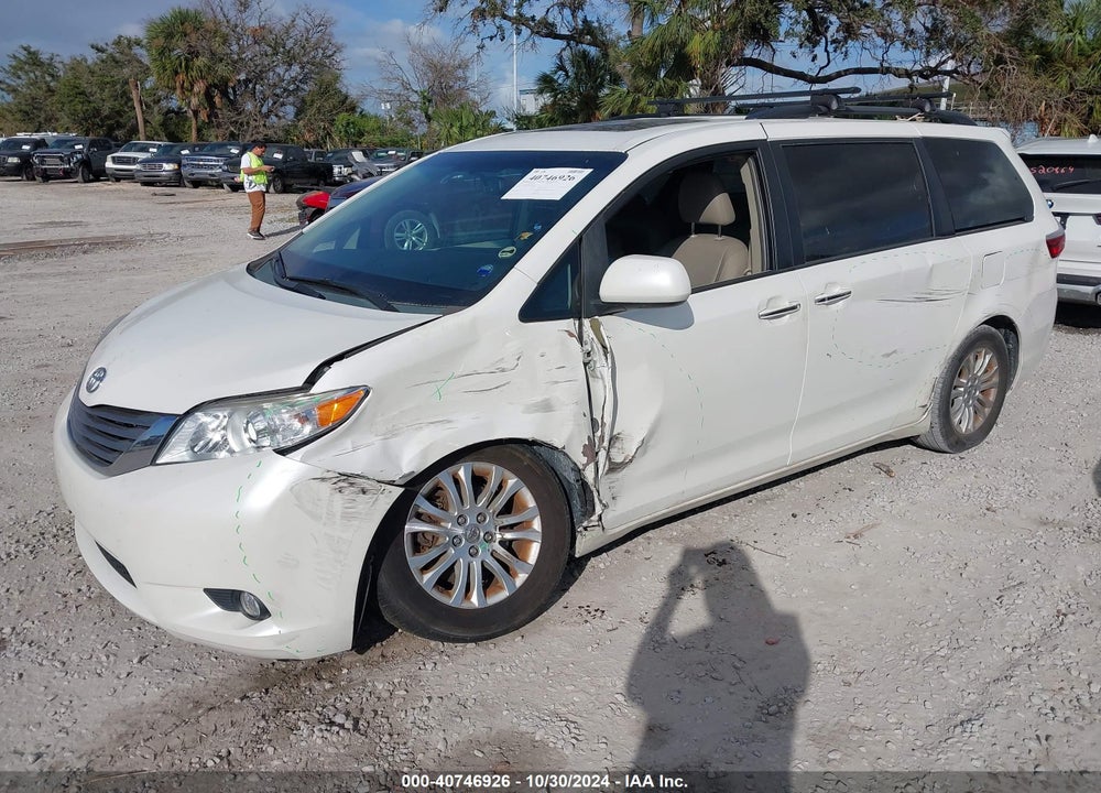 2015 TOYOTA SIENNA XLE 8 PASSENGER VIN: 5TDYK3DC3FS566663