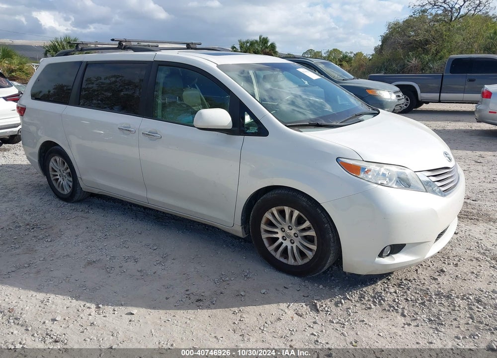 2015 TOYOTA SIENNA XLE 8 PASSENGER VIN: 5TDYK3DC3FS566663