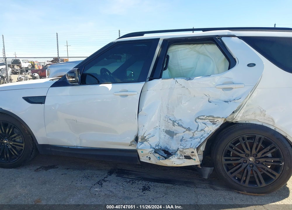 2018 LAND ROVER DISCOVERY HSE LUXURY VIN: SALRT2RV0JA076640