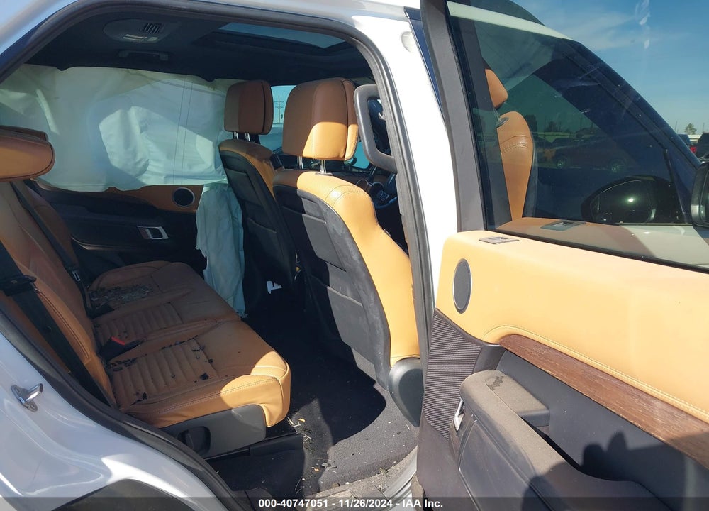 2018 LAND ROVER DISCOVERY HSE LUXURY VIN: SALRT2RV0JA076640
