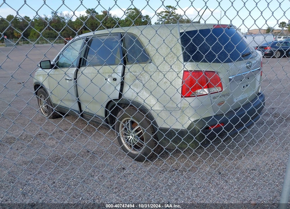 2013 KIA SORENTO LX VIN: 5XYKT3A19DG360859