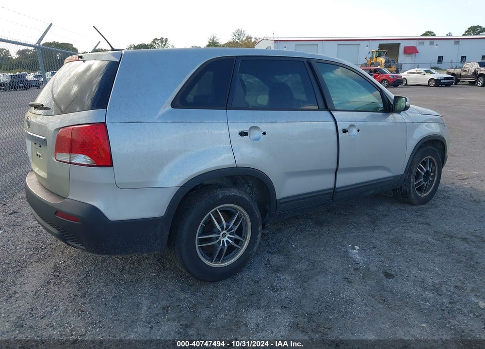 2013 KIA SORENTO LX VIN: 5XYKT3A19DG360859
