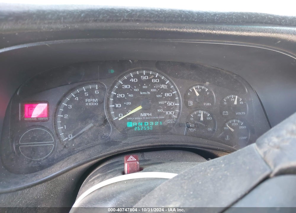 2000 CHEVROLET SUBURBAN 1500 LS VIN: 3GNFK16T7YG144476