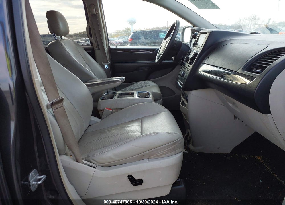 2011 CHRYSLER TOWN & COUNTRY TOURING-L VIN: 2A4RR8DG9BR665808