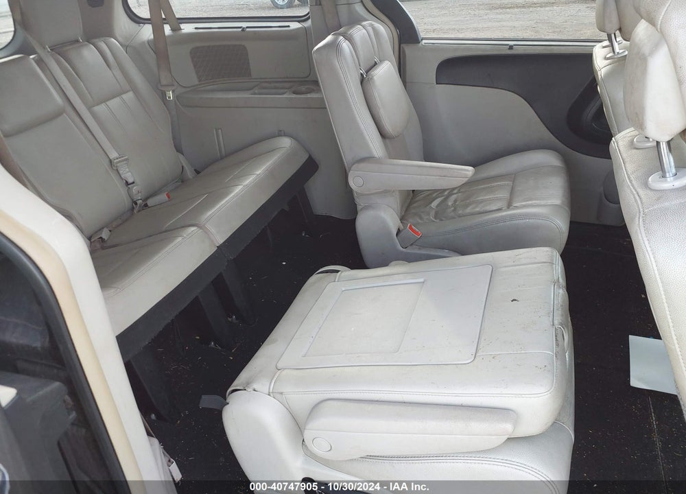 2011 CHRYSLER TOWN & COUNTRY TOURING-L VIN: 2A4RR8DG9BR665808