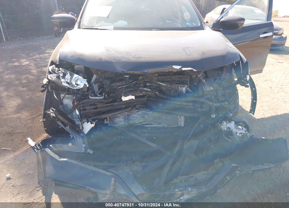 2018 NISSAN ROGUE SV VIN: KNMAT2MVXJP612731