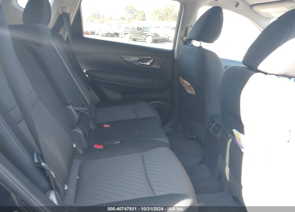 2018 NISSAN ROGUE SV VIN: KNMAT2MVXJP612731