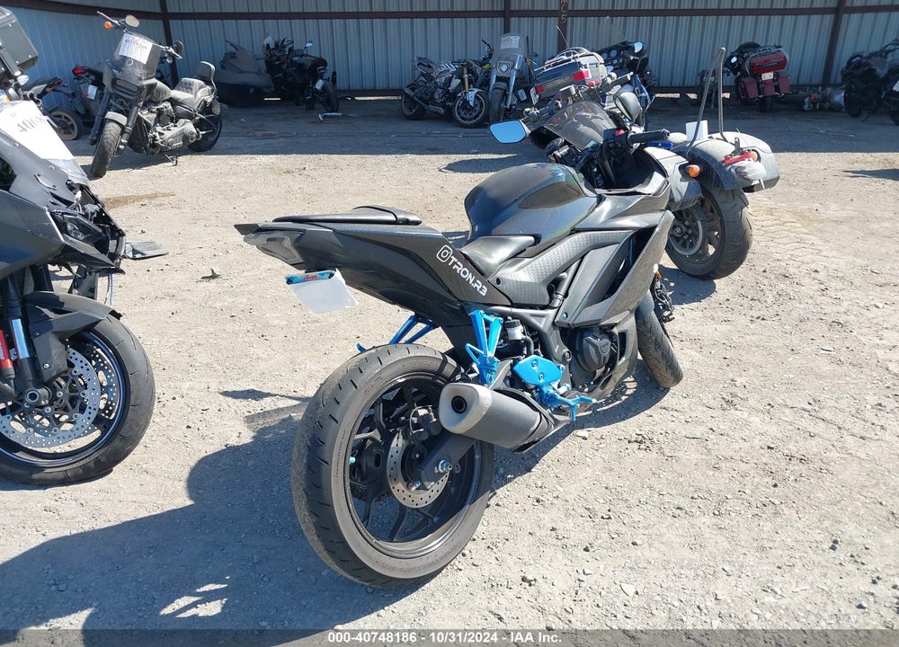 2023 YAMAHA YZFR3 A VIN: MH3RH18Y8PK009321