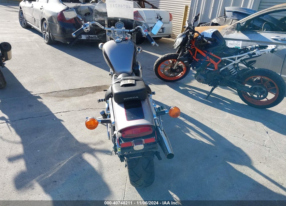 2000 HONDA VT600 CD2 VIN: JH2PC2179YK100117