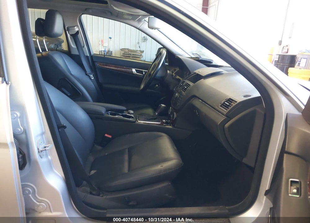 2009 MERCEDES-BENZ C 300 LUXURY/SPORT VIN: WDDGF54X09R074051