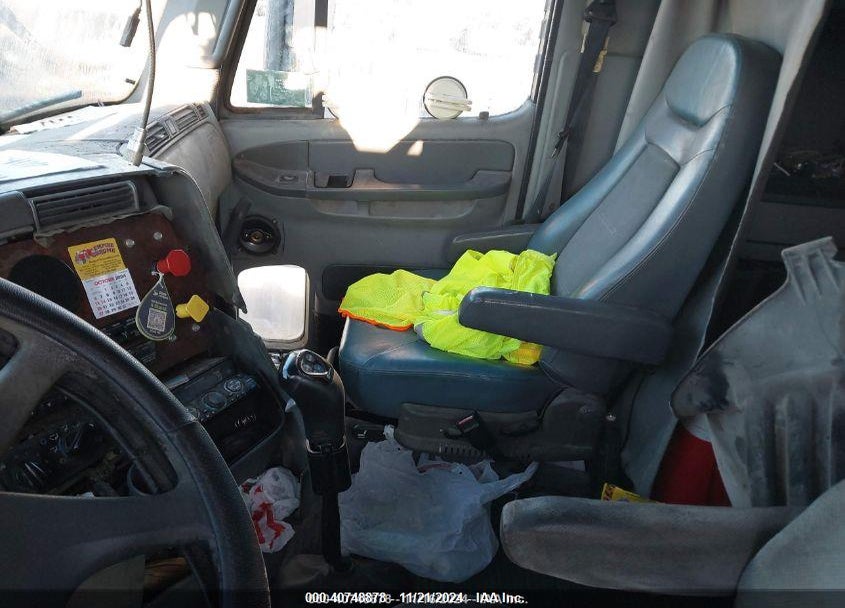 2001 FREIGHTLINER ST120 ST120 VIN: 1FUJA3CG61LG44688