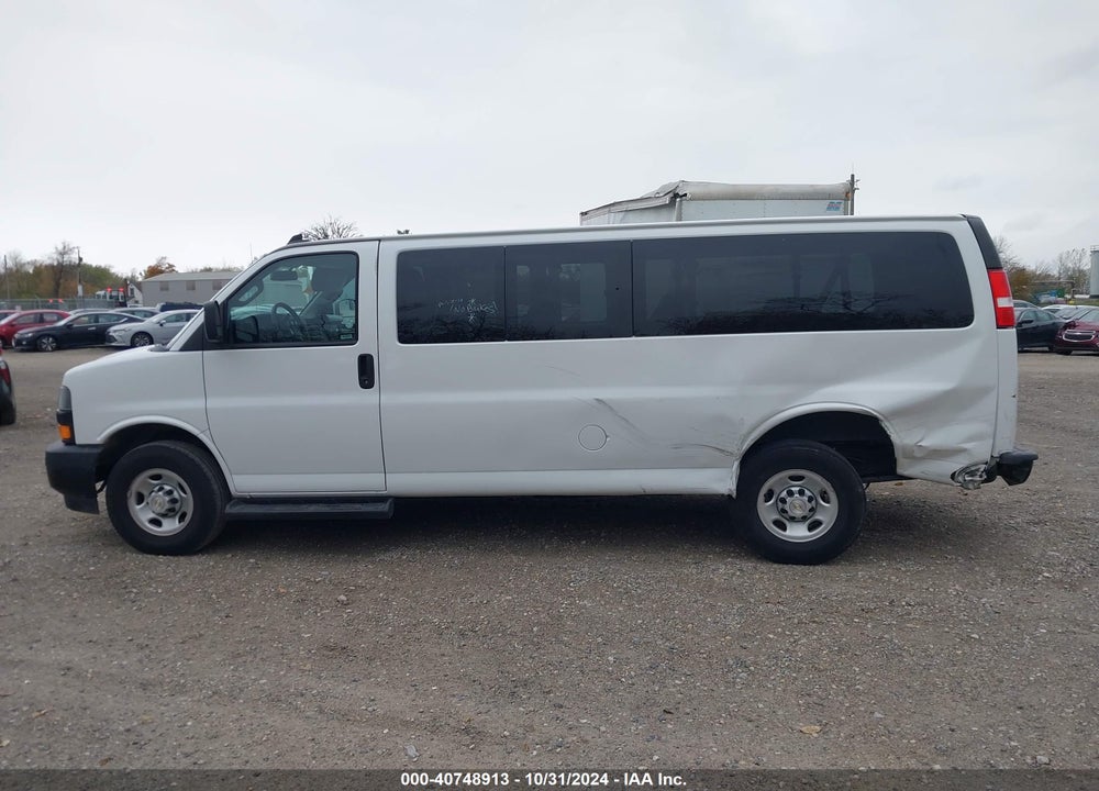 2022 CHEVROLET EXPRESS PASSENGER RWD 3500 EXTENDED WHEELBASE LS VIN: 1GAZGNF79N1252845