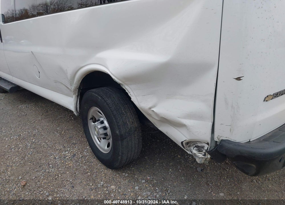 2022 CHEVROLET EXPRESS PASSENGER RWD 3500 EXTENDED WHEELBASE LS VIN: 1GAZGNF79N1252845