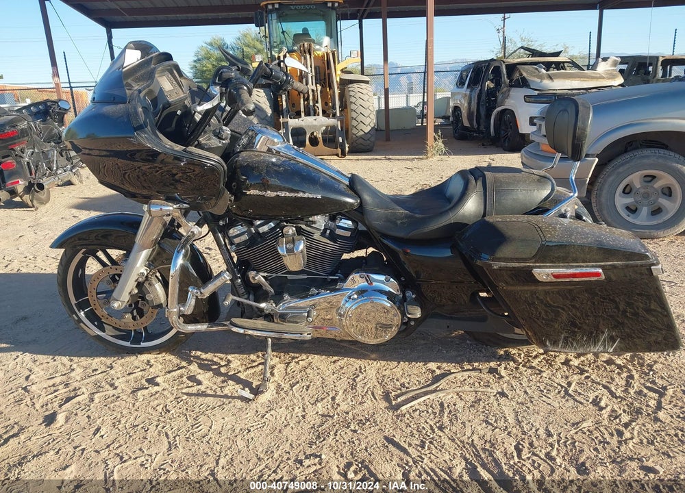 2017 HARLEY-DAVIDSON FLTRX ROAD GLIDE VIN: 1HD1KHC16HB602367