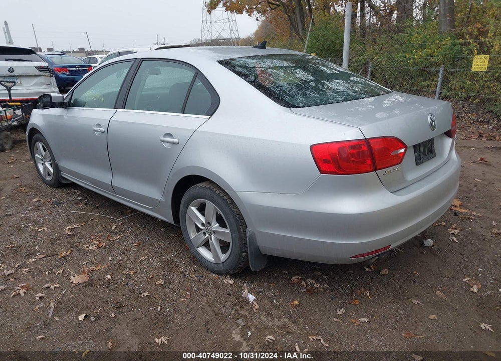 2011 VOLKSWAGEN JETTA 2.0L TDI VIN: 3VWLL7AJ1BM099641