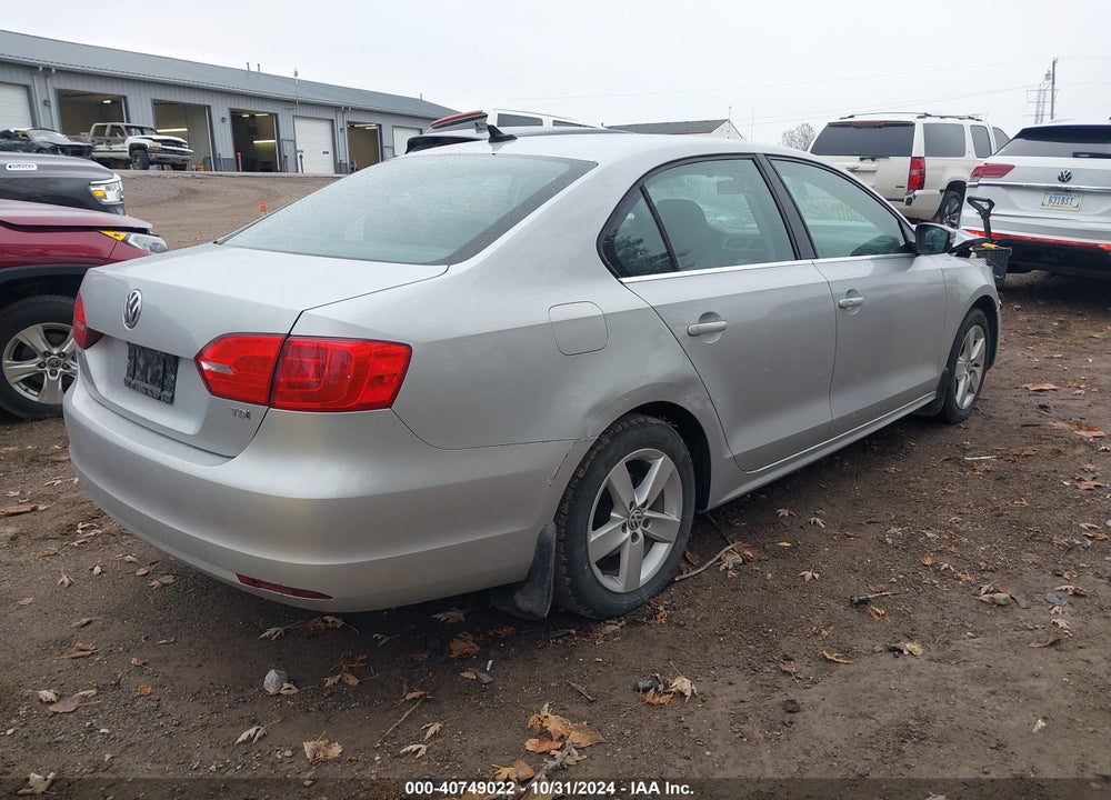 2011 VOLKSWAGEN JETTA 2.0L TDI VIN: 3VWLL7AJ1BM099641
