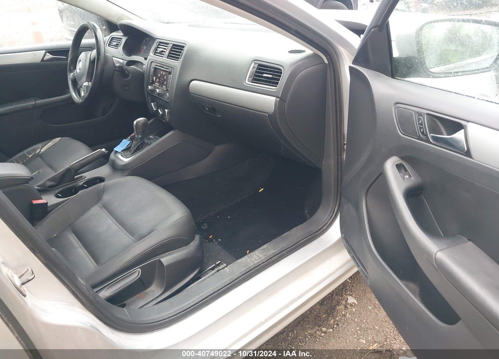 2011 VOLKSWAGEN JETTA 2.0L TDI VIN: 3VWLL7AJ1BM099641