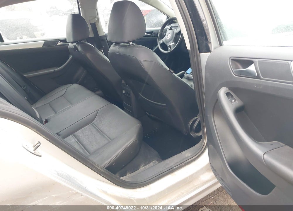 2011 VOLKSWAGEN JETTA 2.0L TDI VIN: 3VWLL7AJ1BM099641
