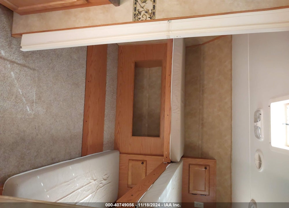 2010 HEARTLAND SUNDANCE FIFTH WHEEL VIN: 5SFSG3529AE207424