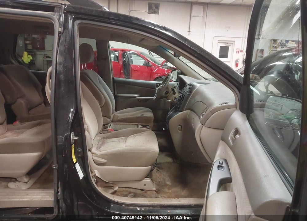 2010 TOYOTA SIENNA LE VIN: 5TDJK4CC4AS031052