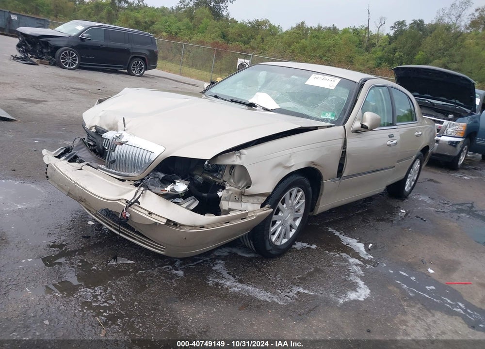 2007 LINCOLN TOWN CAR SIGNATURE VIN: 1LNHM81WX7Y638076