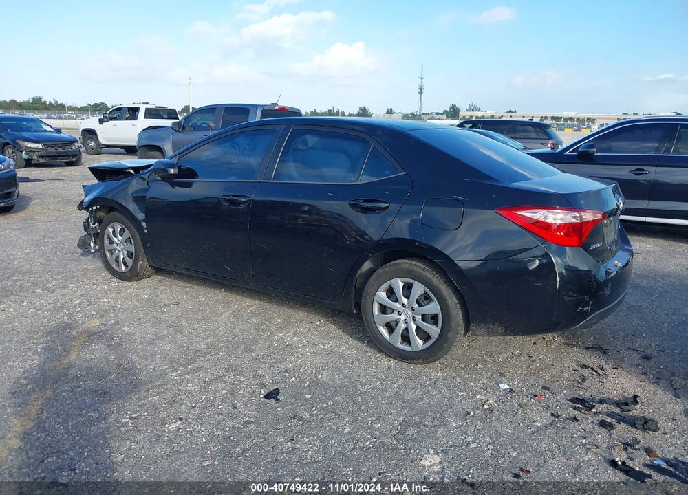 2018 TOYOTA COROLLA LE VIN: 5YFBURHE6JP768641
