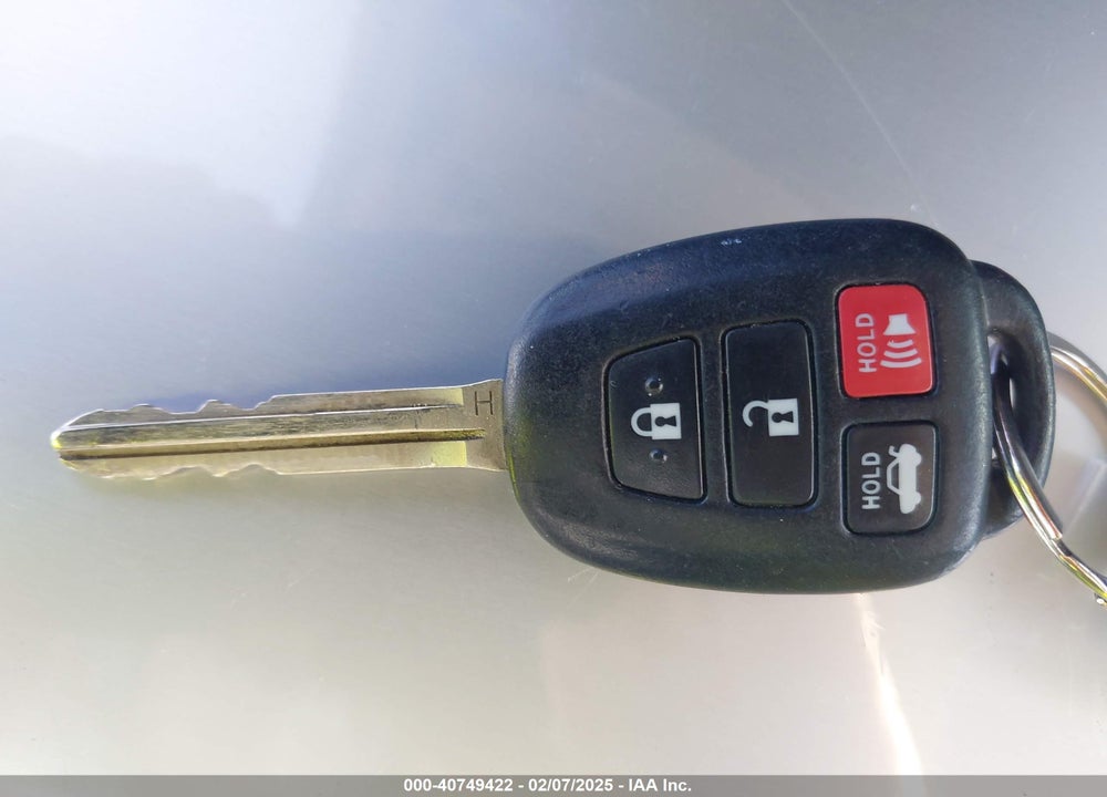 2018 TOYOTA COROLLA LE VIN: 5YFBURHE6JP768641
