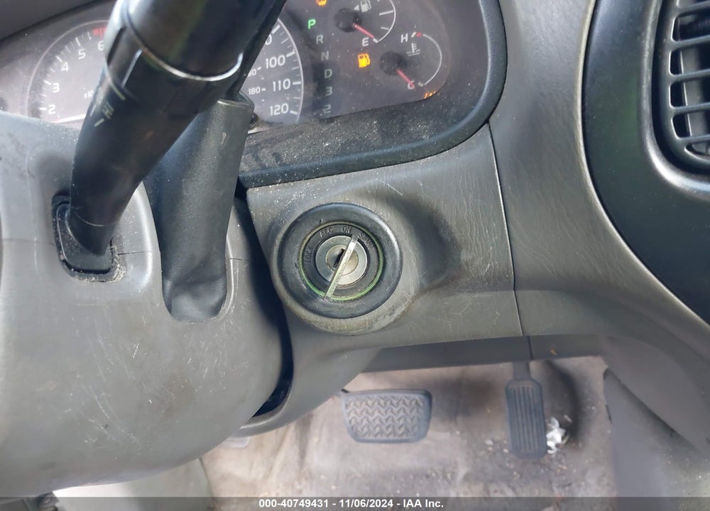 2005 TOYOTA TUNDRA SR5 V8 VIN: 5TBET34175S467768