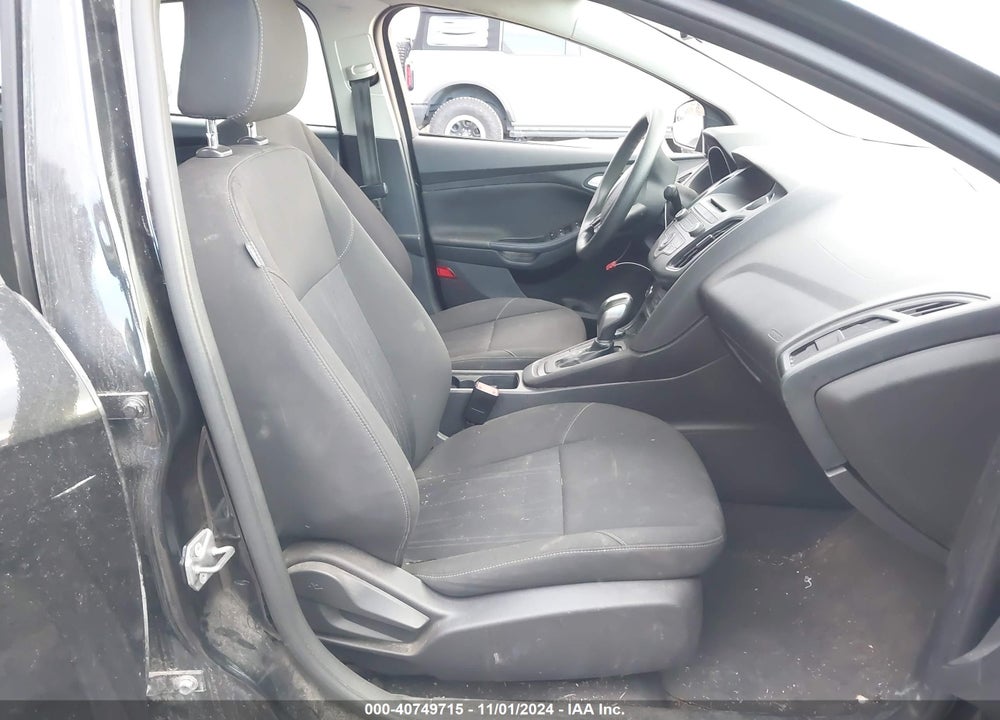 2015 FORD FOCUS SE VIN: 1FADP3F28FL312782