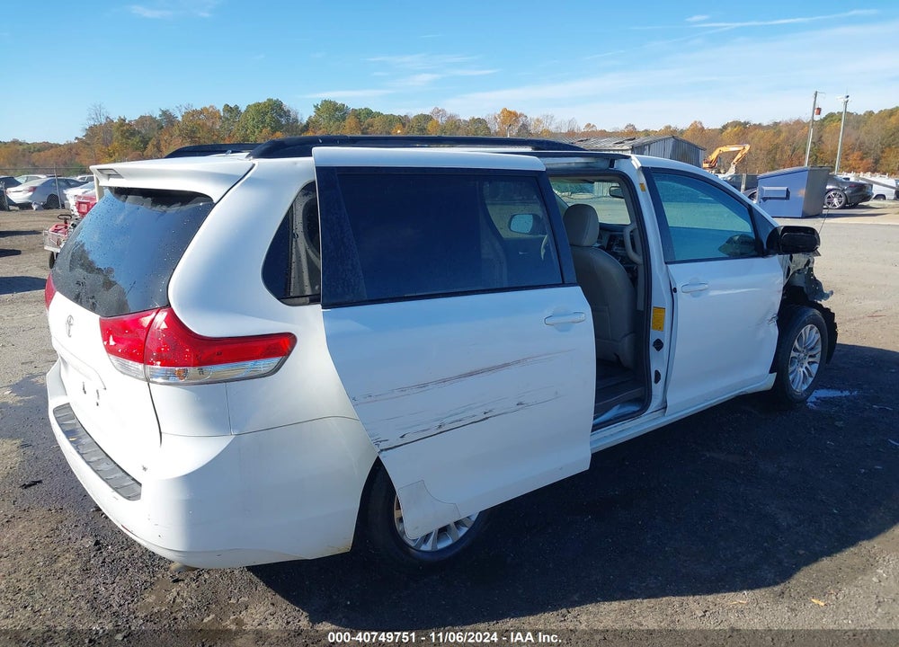 2011 TOYOTA SIENNA XLE V6 VIN: 5TDYK3DC1BS072974