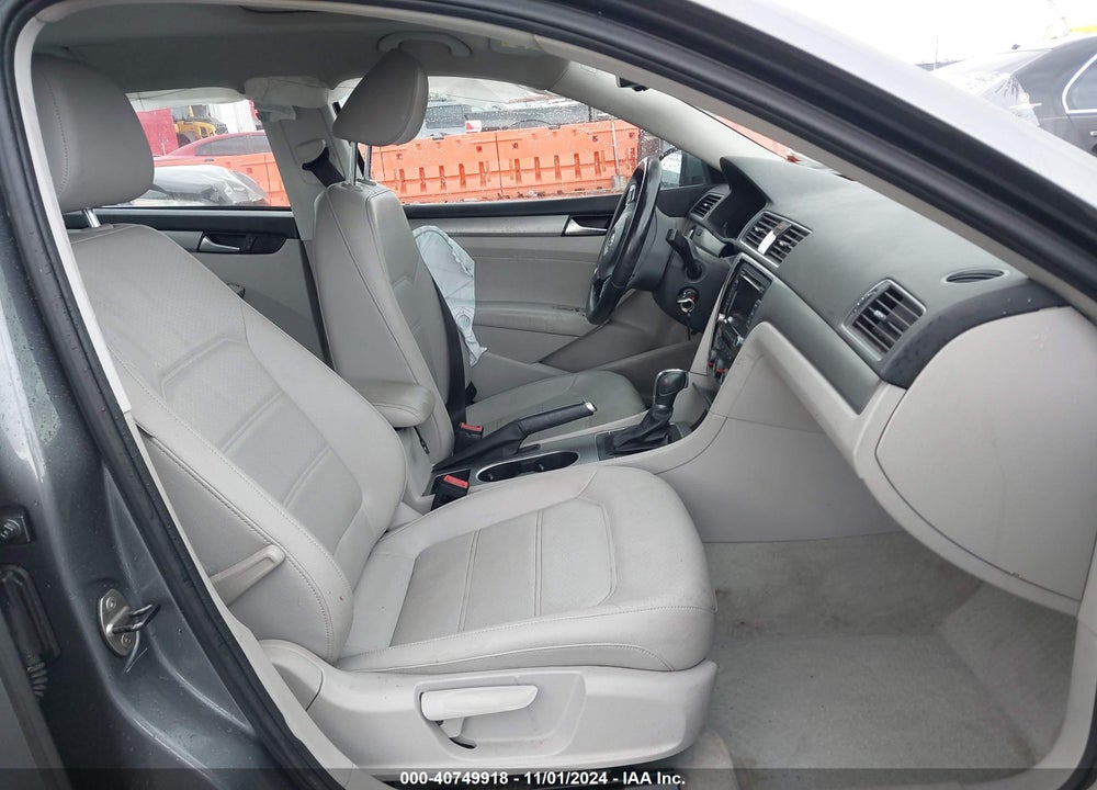 2014 VOLKSWAGEN PASSAT 2.5L SE VIN: 1VWBP7A32EC002213