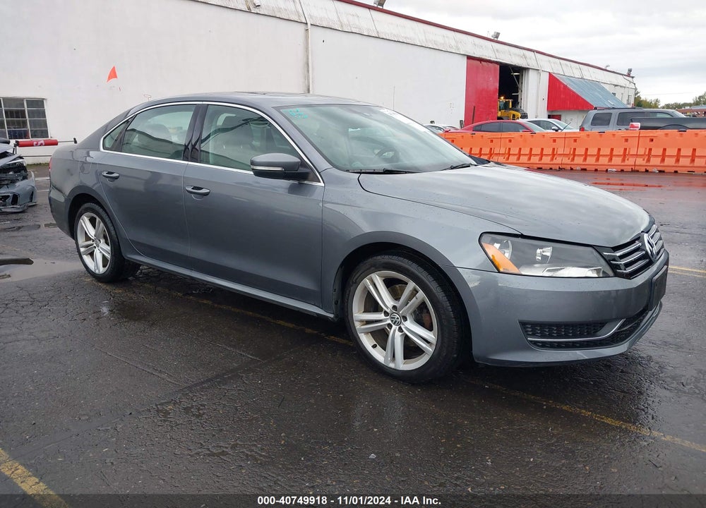 2014 VOLKSWAGEN PASSAT 2.5L SE VIN: 1VWBP7A32EC002213