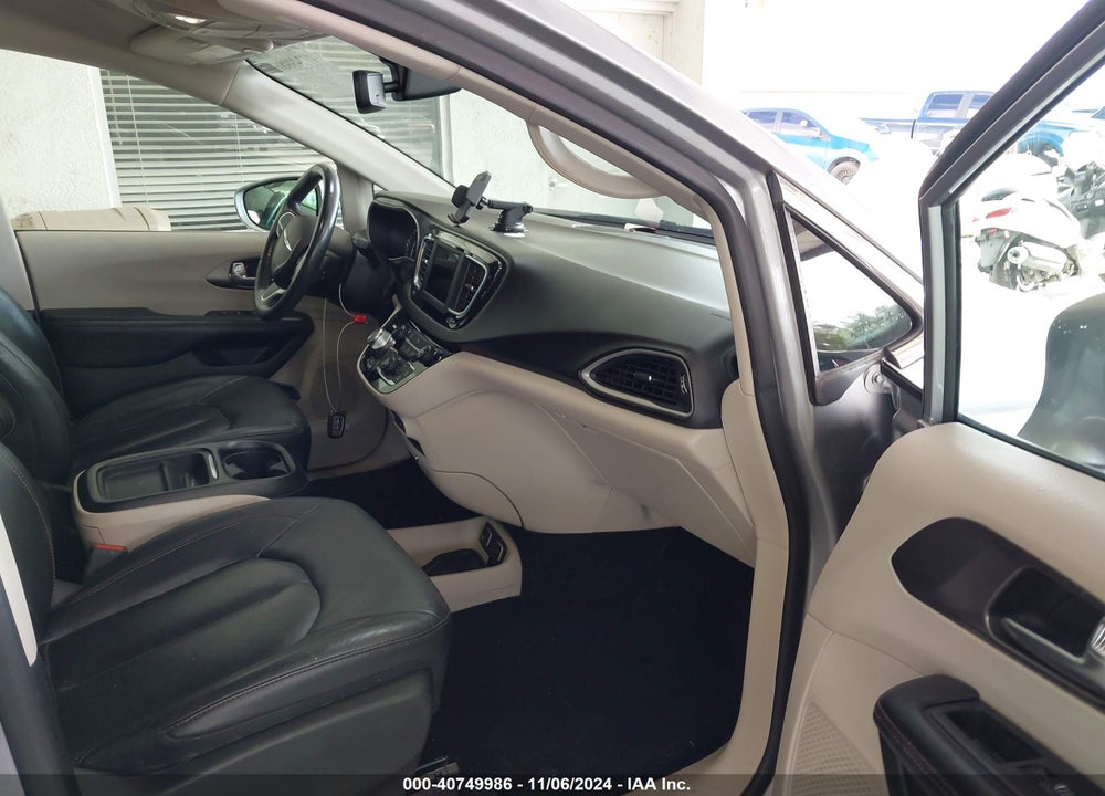 2020 CHRYSLER PACIFICA TOURING L VIN: 2C4RC1BG1LR123511