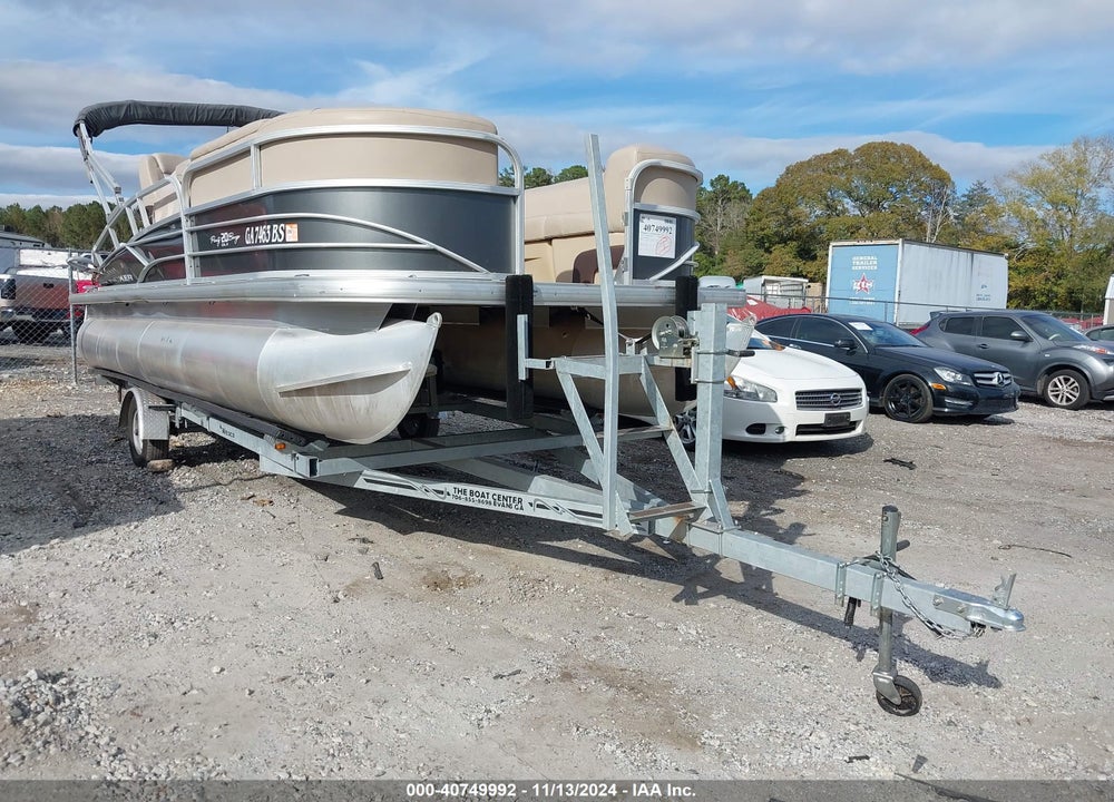 2019 SUNTRACKER BOAT VIN: BUJ88737H819