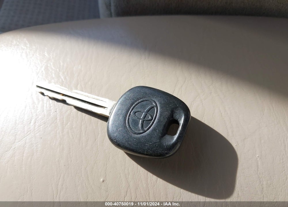 2008 TOYOTA COROLLA CE VIN: 1NXBR32EX8Z994228
